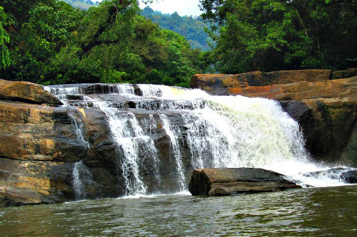 thommankuthu-waterfalls-thodupuzha-idukki
